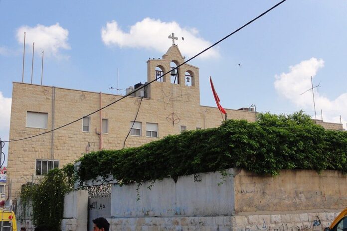 Palestyński katolik lamentuje zniszczenie parafialnego kościoła w Jenin