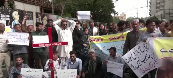 Pakistańscy liderzy religijni odwiedzają chrześcijańskie rodziny dotknięte przemocą