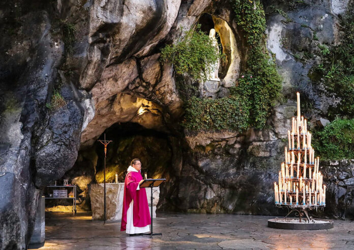 Papież błogosławi 150. Narodowej Pielgrzymce Wniebowzięcia do Lourdes