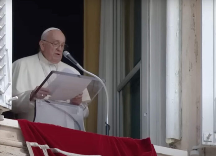 Papież podczas Anioł Pański: Braterska korekta to wyraz wielkiej miłości