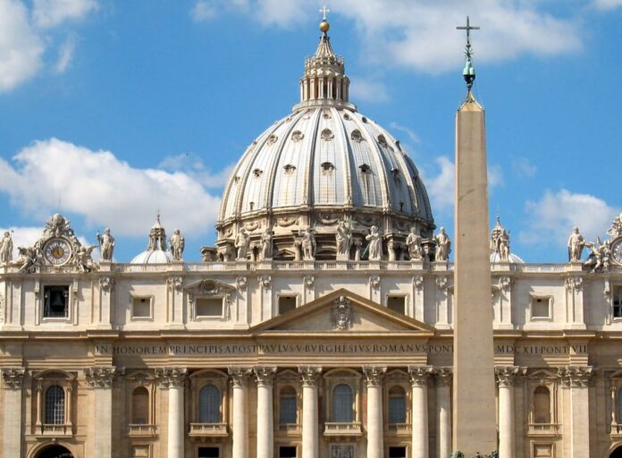 Nowe perspektywy w praktykach pogrzebowych: Watykan i Kościół katolicki otwierają się na nowoczesne rozwiązania