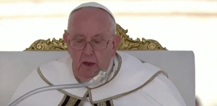 Papież Franciszek w obliczu wojny: apel o pokój i miłość
